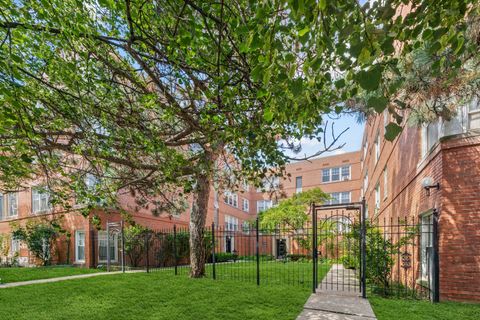 2434 W FARRAGUT Street 3B Chicago IL 60625