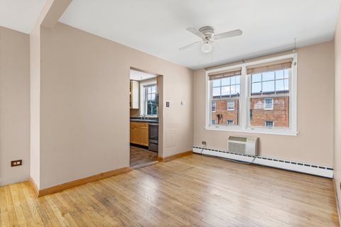 Tiny photo for 2434 W FARRAGUT Street #3B, Chicago, IL 60625 (MLS # 12448992)