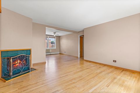 Tiny photo for 2434 W FARRAGUT Street #3B, Chicago, IL 60625 (MLS # 12448992)