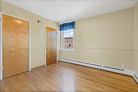 Tiny photo for 2434 W FARRAGUT Street #3B, Chicago, IL 60625 (MLS # 12448992)