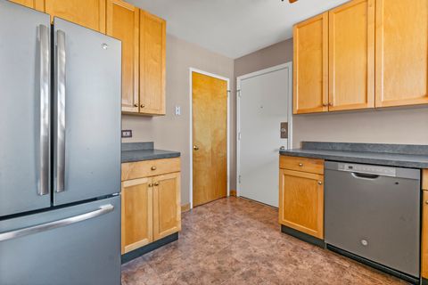 Tiny photo for 2434 W FARRAGUT Street #3B, Chicago, IL 60625 (MLS # 12448992)