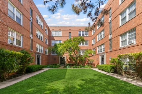 Tiny photo for 2434 W FARRAGUT Street #3B, Chicago, IL 60625 (MLS # 12448992)