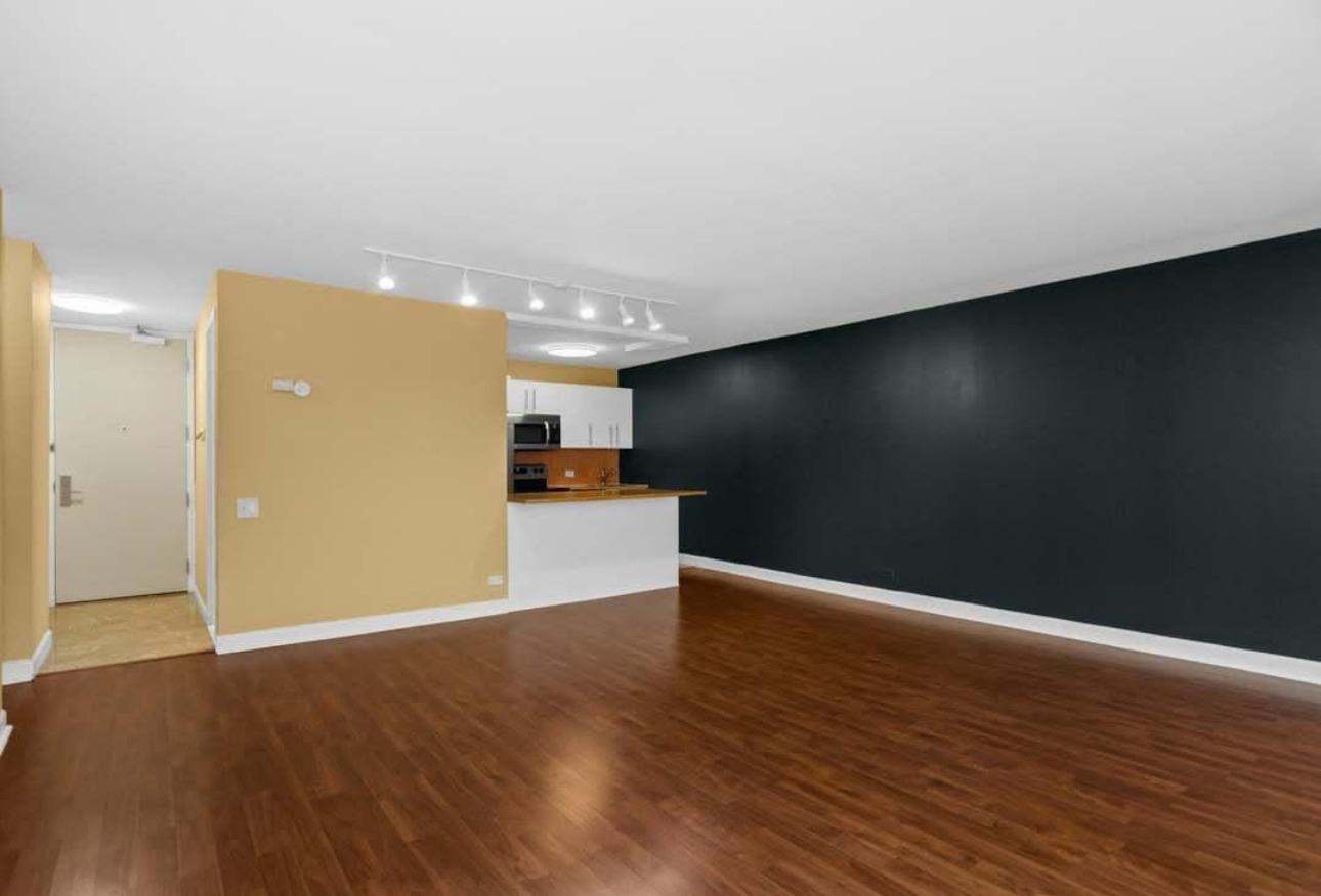 4343 N CLARENDON Avenue 613