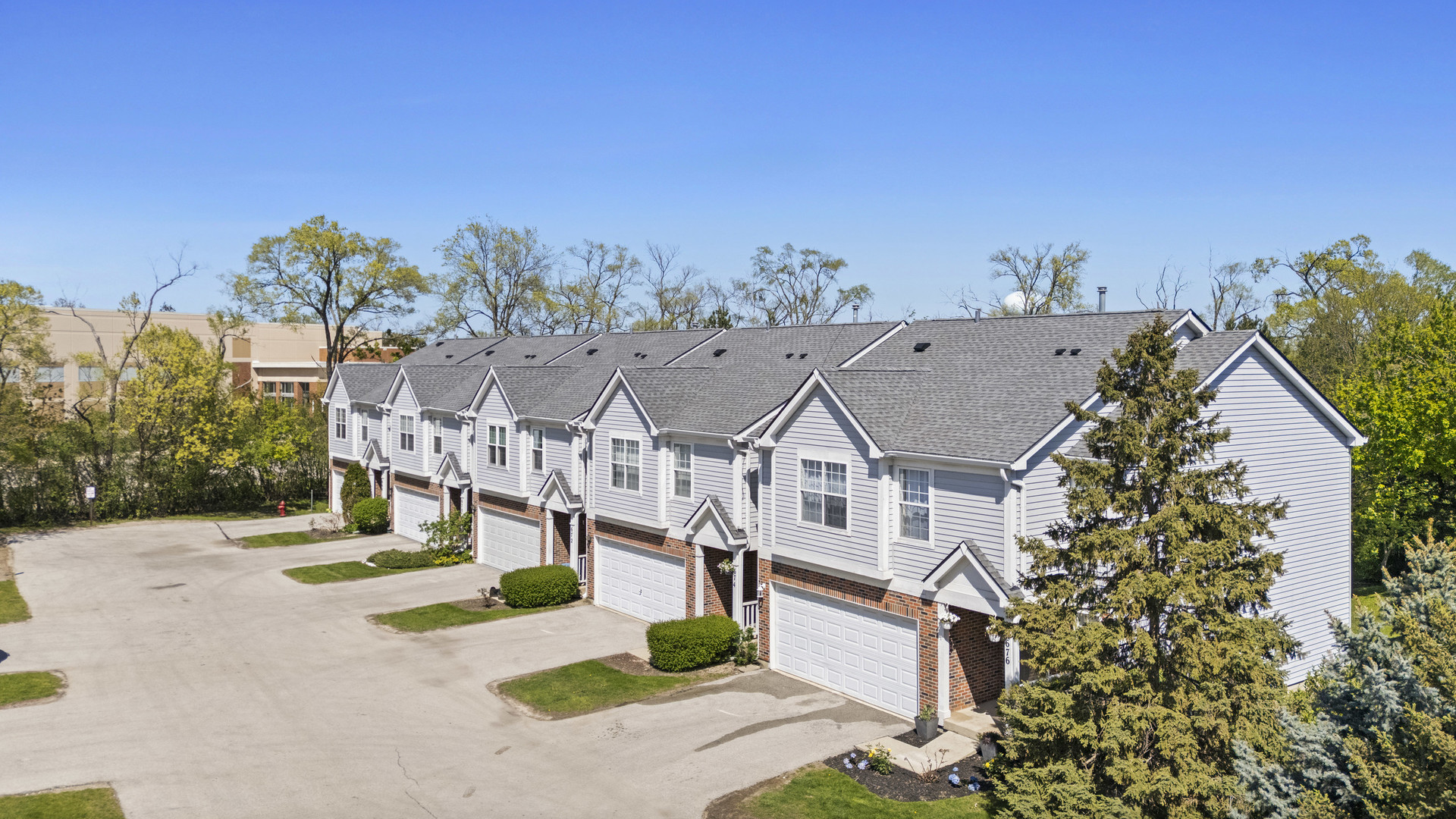 676 E Whispering Oaks Court