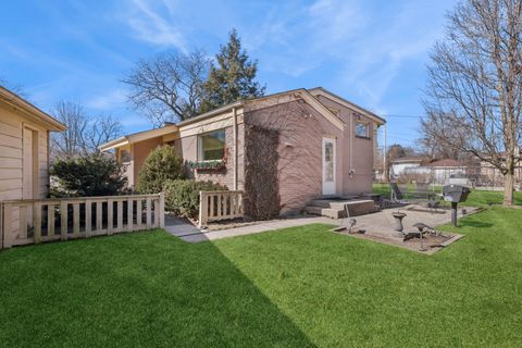 Tiny photo for 1041 Arbor Lane, Glenview, IL 60025 (MLS # 12583127)