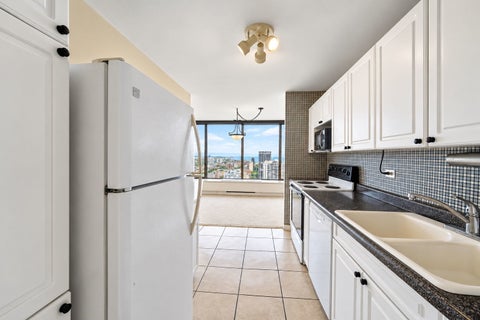Tiny photo for 5455 N SHERIDAN Road #3815, Chicago, IL 60640 (MLS # 12783934)