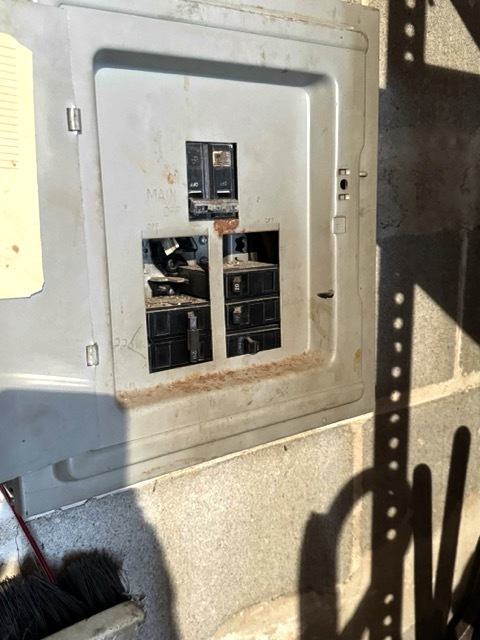 2742 N Kenmore Avenue