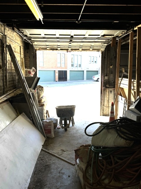 2742 N Kenmore Avenue