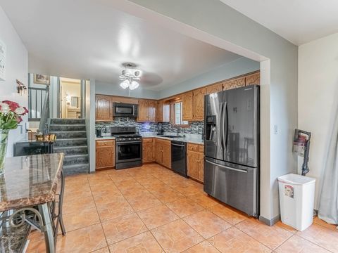 Tiny photo for 921 N Grace Street, Lombard, IL 60148 (MLS # 12622834)