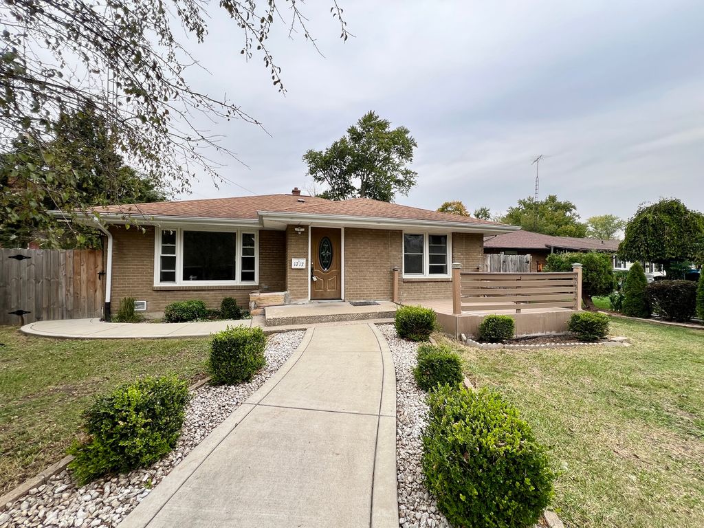 Photo for 1717 Greenview Avenue, Kankakee, IL 60901 (MLS # 12497446)