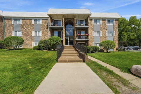 Photo of 1621 N Windsor Drive #215, Arlington Heights, IL 60004 (MLS # 12695555)