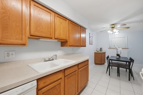 Tiny photo for 1621 N Windsor Drive #215, Arlington Heights, IL 60004 (MLS # 12695555)