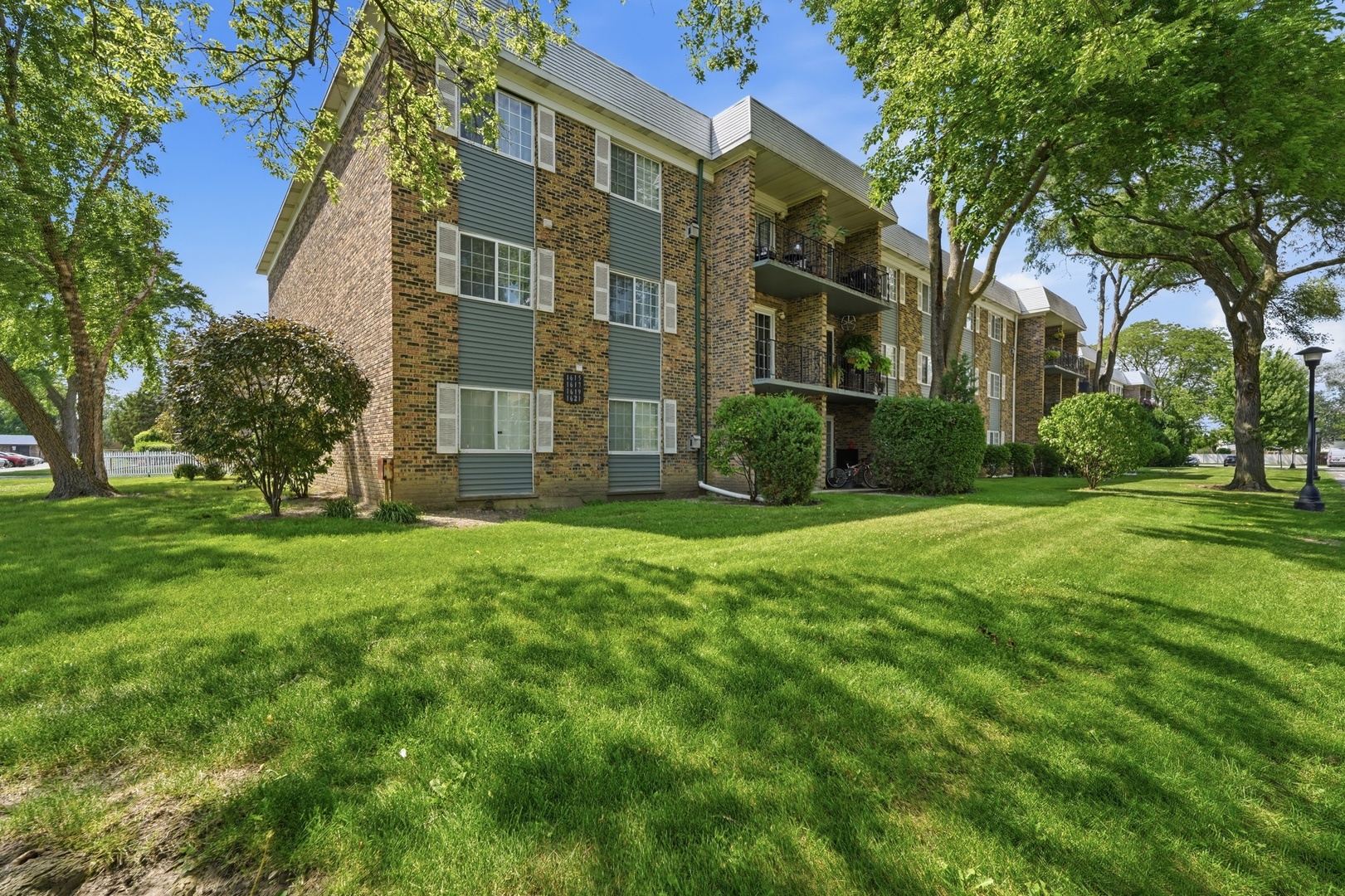 1621 N Windsor Drive 215