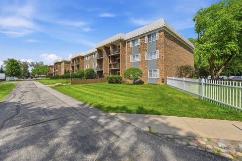 Tiny photo for 1621 N Windsor Drive #215, Arlington Heights, IL 60004 (MLS # 12695555)