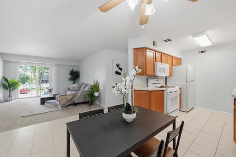 Tiny photo for 1621 N Windsor Drive #215, Arlington Heights, IL 60004 (MLS # 12695555)