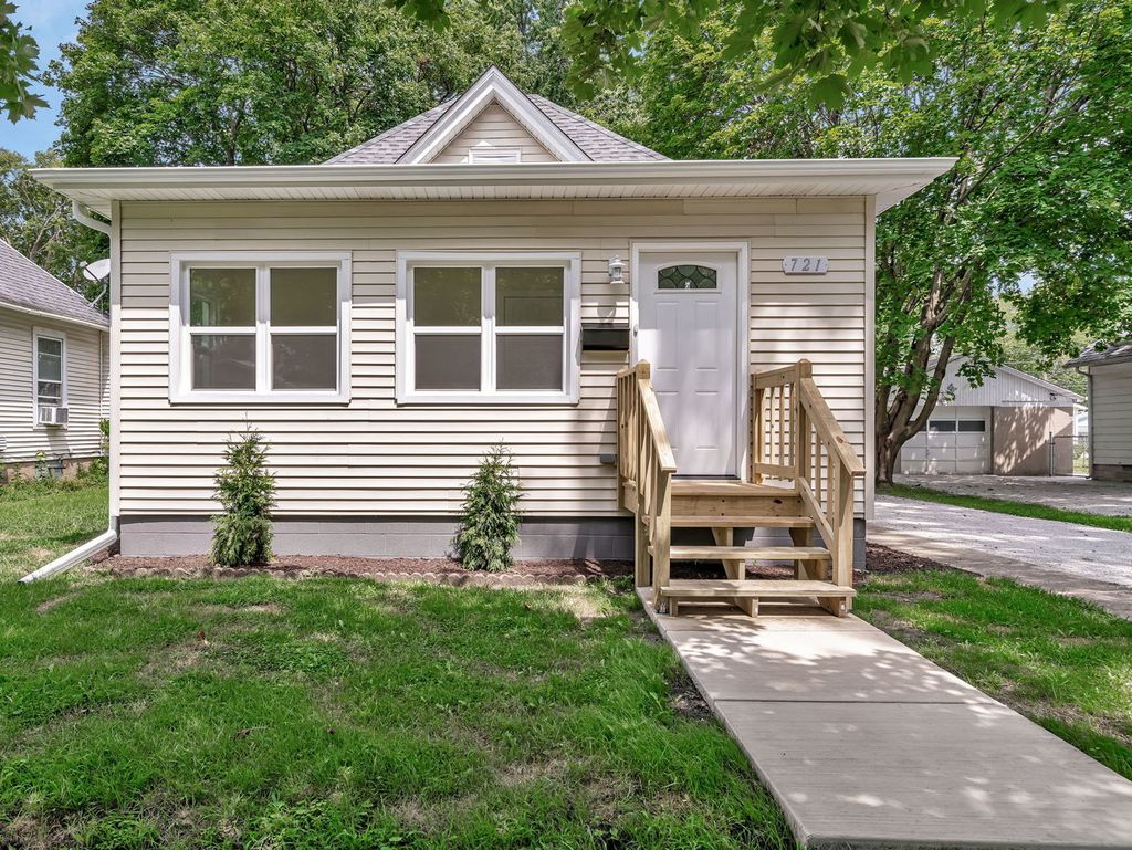 Photo for 721 W South Street, Pontiac, IL 61764 (MLS # 12433929)