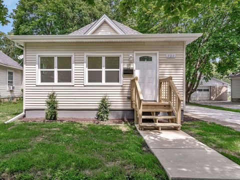 Photo of 721 W South Street, Pontiac, IL 61764 (MLS # 12433929) Photo of 721 W South Street, Pontiac, IL 61764 (MLS # 12433929)