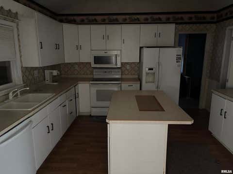 Tiny photo for 560 S 4TH Avenue, Clinton, IA 52732 (MLS # QC4268644)