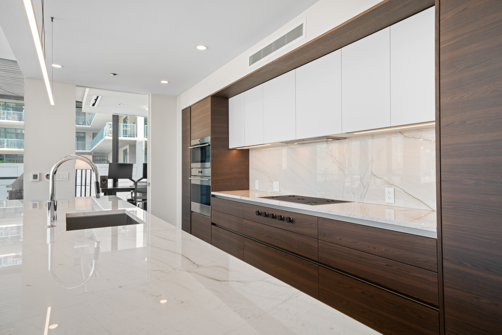 366 W Superior Street 604