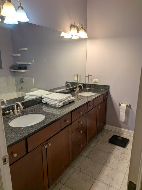 Tiny photo for 435 E 42nd Street #1, Chicago, IL 60653 (MLS # 12552430)