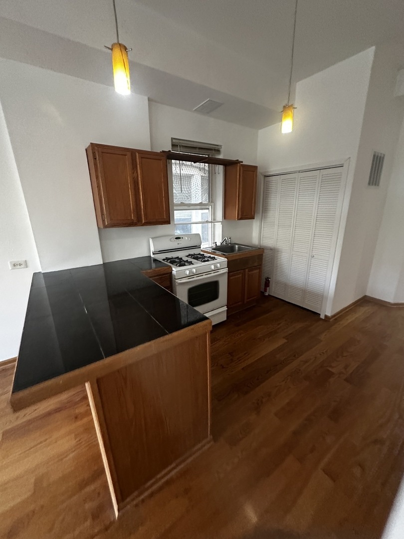 1420 N Western Avenue 2F