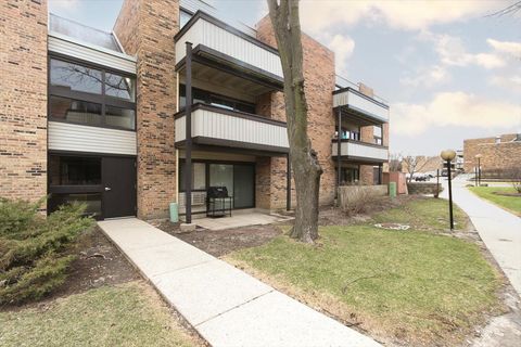 Tiny photo for 1813 Hemlock Place #109, Schaumburg, IL 60173 (MLS # 12601902)