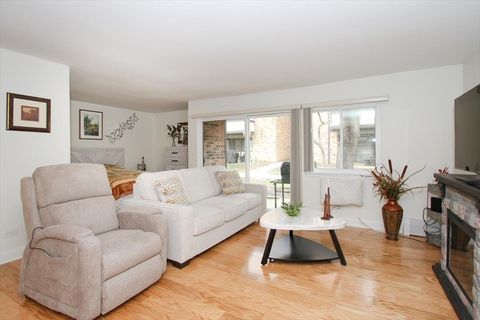 Tiny photo for 1813 Hemlock Place #109, Schaumburg, IL 60173 (MLS # 12601902)