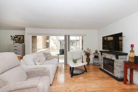 Tiny photo for 1813 Hemlock Place #109, Schaumburg, IL 60173 (MLS # 12601902)