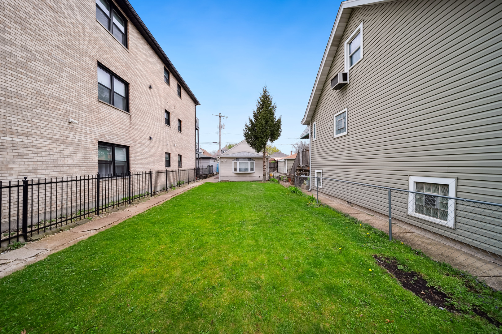 3348 N Narragansett Avenue