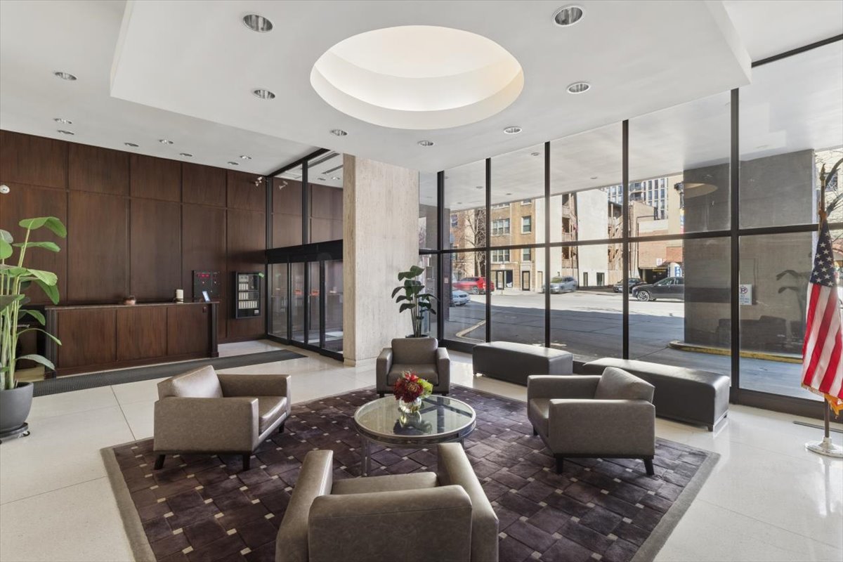 1636 N Wells Street 606