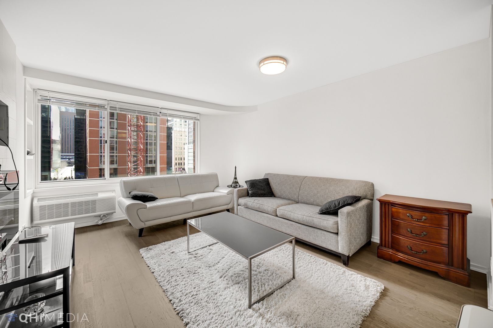 211 E Ohio Street 711