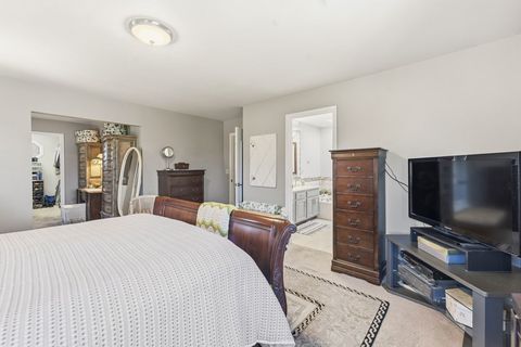 Tiny photo for 602 S Edward Street, Mount Prospect, IL 60056 (MLS # 12607700)