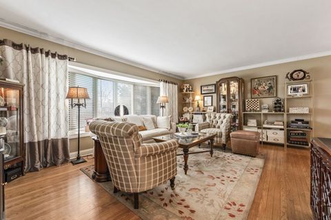 Tiny photo for 602 S Edward Street, Mount Prospect, IL 60056 (MLS # 12607700)