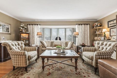 Tiny photo for 602 S Edward Street, Mount Prospect, IL 60056 (MLS # 12607700)