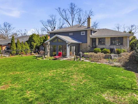 Tiny photo for 602 S Edward Street, Mount Prospect, IL 60056 (MLS # 12607700)