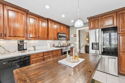 Tiny photo for 602 S Edward Street, Mount Prospect, IL 60056 (MLS # 12607700)