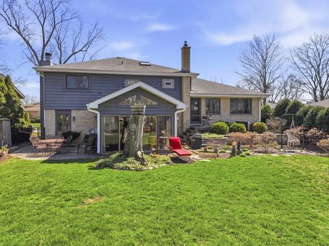 Tiny photo for 602 S Edward Street, Mount Prospect, IL 60056 (MLS # 12607700)