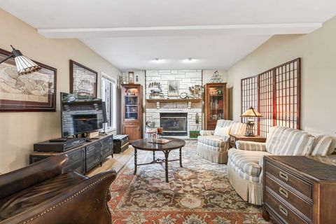 Tiny photo for 602 S Edward Street, Mount Prospect, IL 60056 (MLS # 12607700)