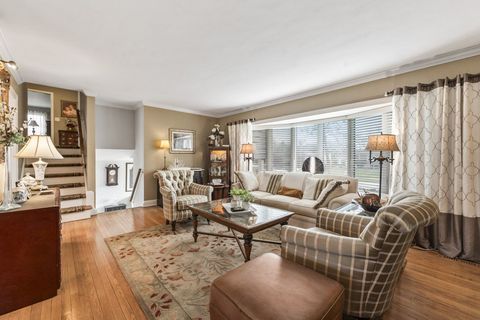 Tiny photo for 602 S Edward Street, Mount Prospect, IL 60056 (MLS # 12607700)