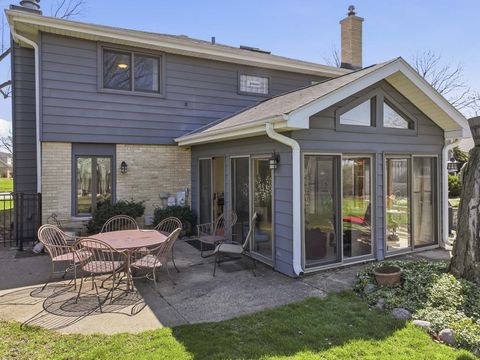 Tiny photo for 602 S Edward Street, Mount Prospect, IL 60056 (MLS # 12607700)