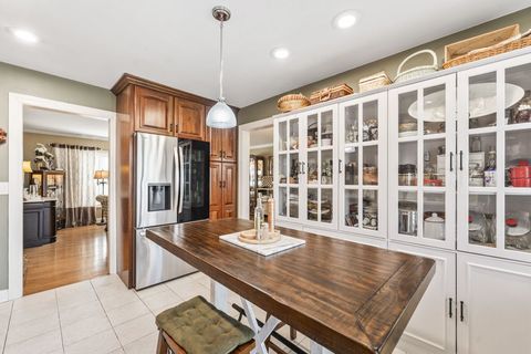 Tiny photo for 602 S Edward Street, Mount Prospect, IL 60056 (MLS # 12607700)