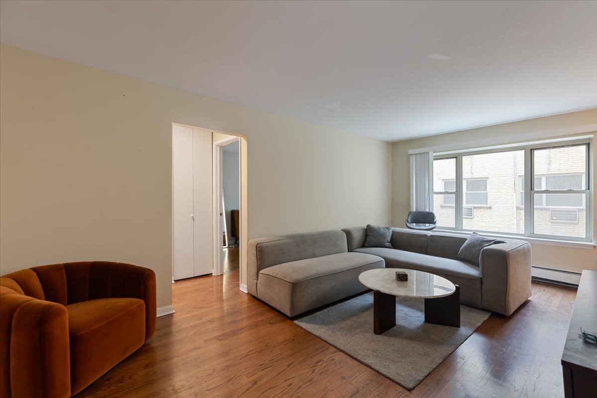 420 W Aldine Avenue 405