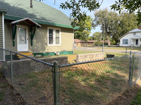 Tiny photo for 323 W Chestnut Street, Mason City, IL 62664 (MLS # 12753889)