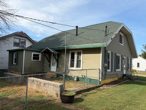 Tiny photo for 323 W Chestnut Street, Mason City, IL 62664 (MLS # 12753889)
