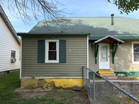 Tiny photo for 323 W Chestnut Street, Mason City, IL 62664 (MLS # 12753889)