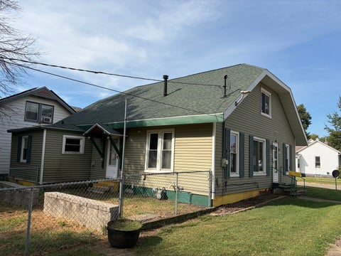 Tiny photo for 323 W Chestnut Street, Mason City, IL 62664 (MLS # 12753889)