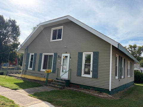 Photo of 323 W Chestnut Street, Mason City, IL 62664 (MLS # 12753889)