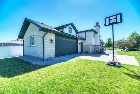Tiny photo for 16829 Creekside Avenue, Tinley Park, IL 60487 (MLS # 12693657)