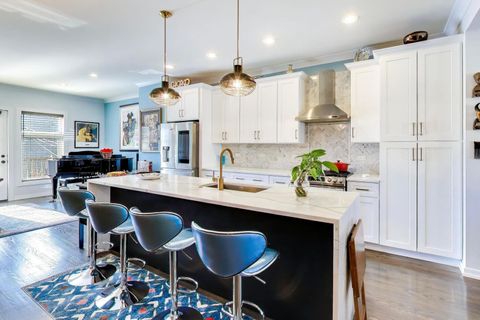 Tiny photo for 347 E 44th Street, Chicago, IL 60653 (MLS # 12565786)