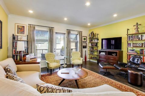 Tiny photo for 347 E 44th Street, Chicago, IL 60653 (MLS # 12565786)